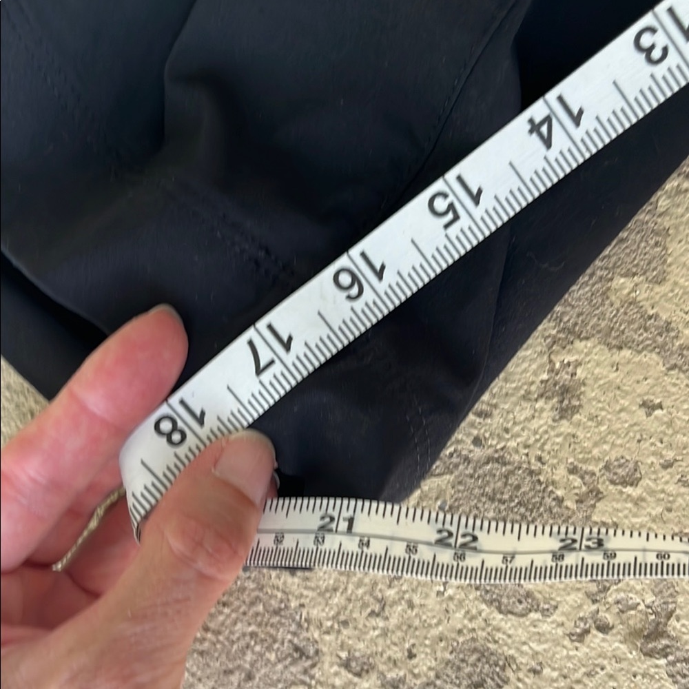 Like new Columbia Black Athletic capris Classic Fit - Picture 9 of 13